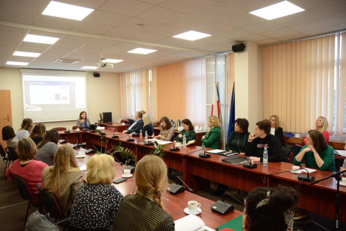 Spotkanie informacyjne w sali sesyjnej