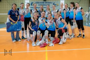 Drużyna Kadetek SMS Police na zdjęciu grupowym