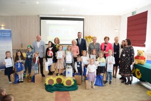 Uczestnicy Wierszomanii na wspólnym zdjęciu