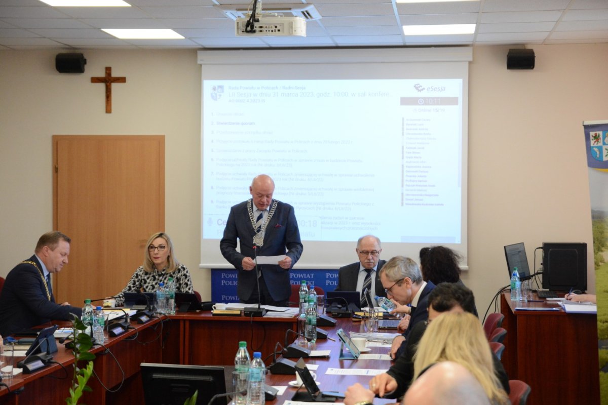 Obrady sesji Rady Powiatu w Policach