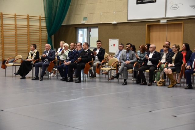 Goście oglądają moment otwierania Gali Laureatów 2023 r.