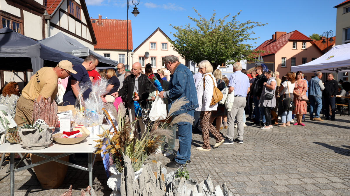 Tłumy podczas kiermaszu