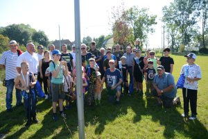 Zdjęcie grupowe uczestników zawodów wędkarskich