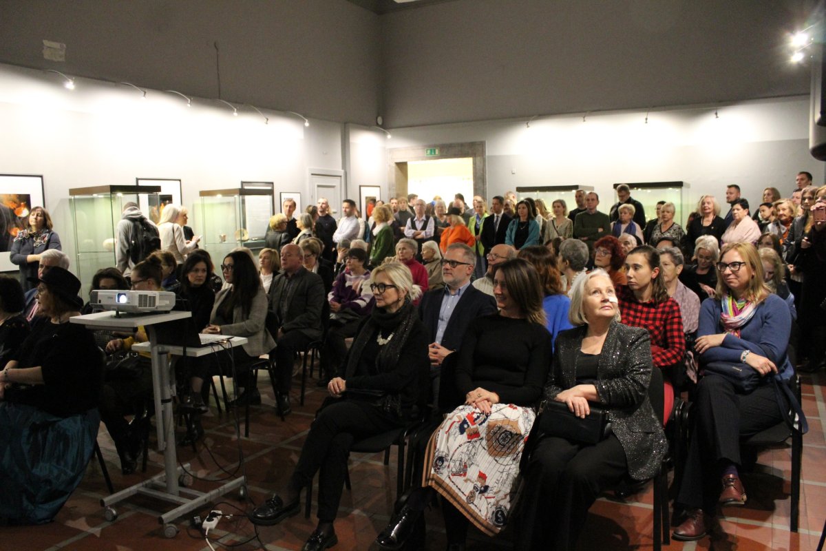 Uczestnicy wystawy "Od Nowa"