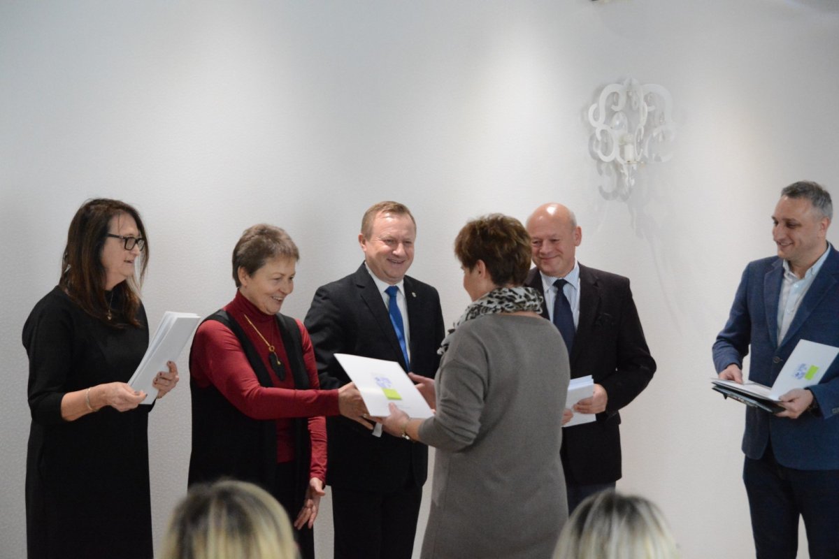 Zarząd Powiatu wręcza nagrodę