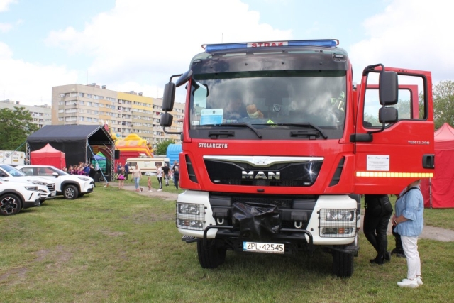 Wóz strażacki, do którego można było wejść i zostać oprowadzonym przez strażaków.
