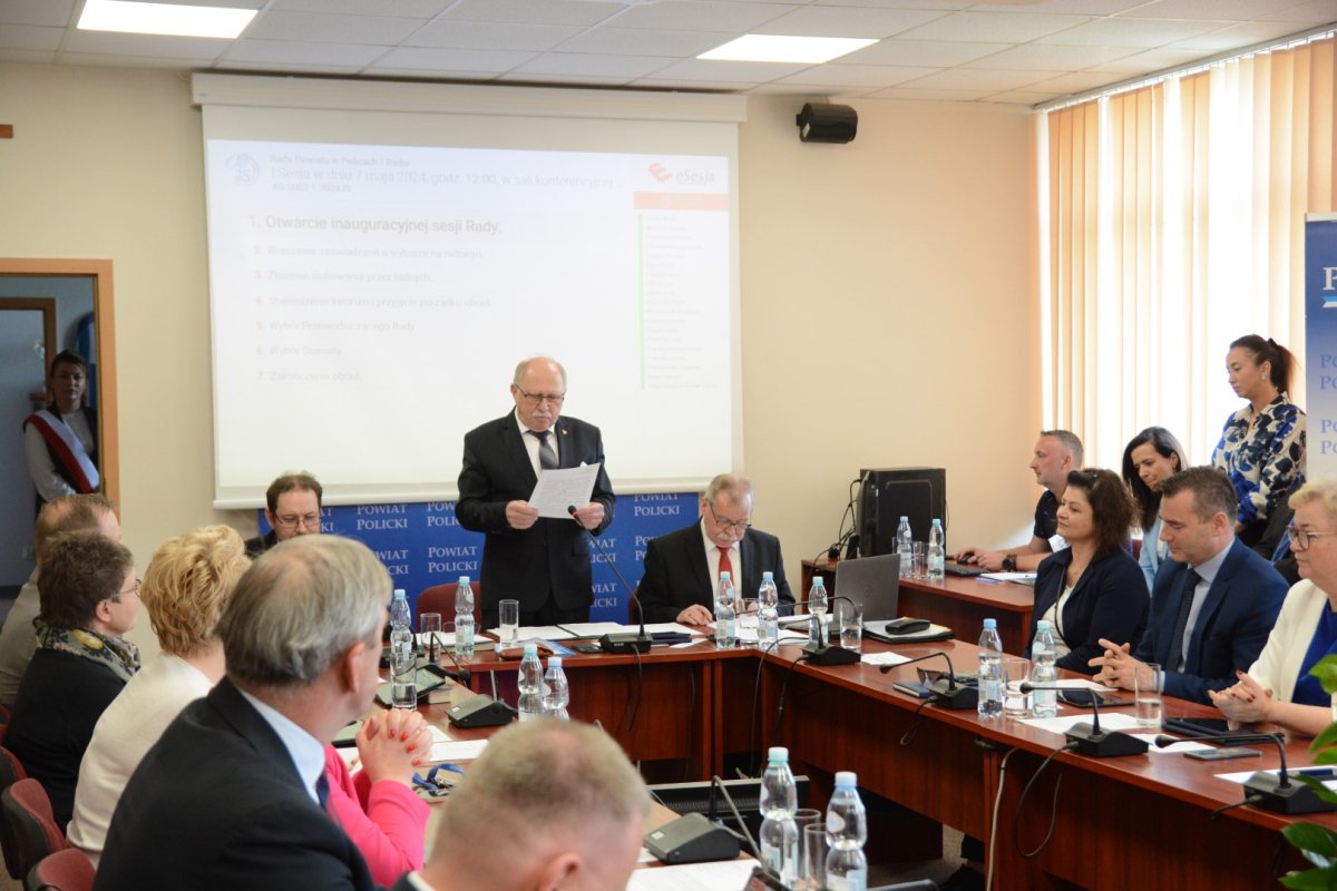 Obrady sesji Rady Powiatu w Policach