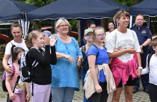 Wychowankowie SOSW w Tanowie wraz z opiekunami