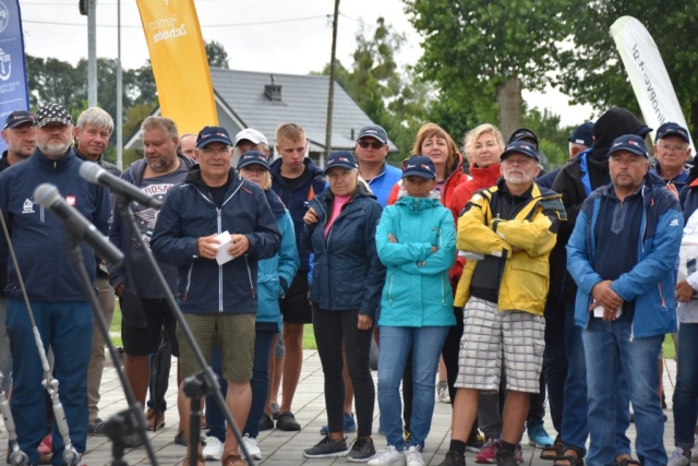 Uczestnicy wydarzenia zebrani na zakończeniu