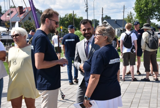 Starosta Policki podczas otwarcia 60. Etapowych Regat Turystycznych.