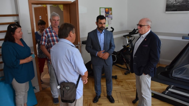 Zwiedzanie wewnątrz budynku