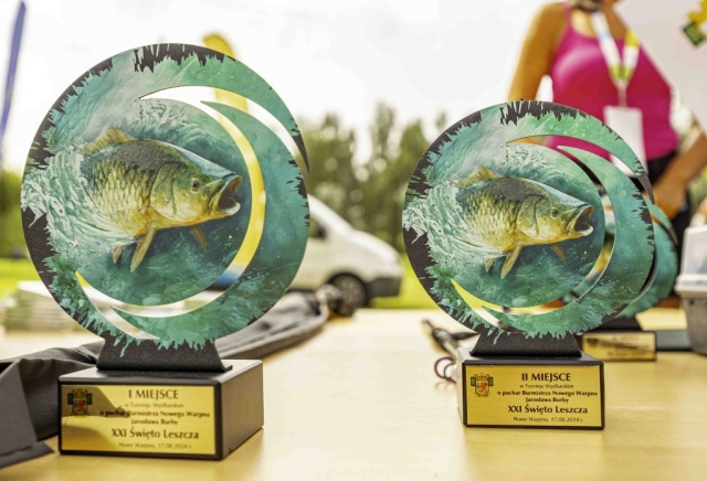 Statuetka dla wygranych w Turnieju Wędkarskim