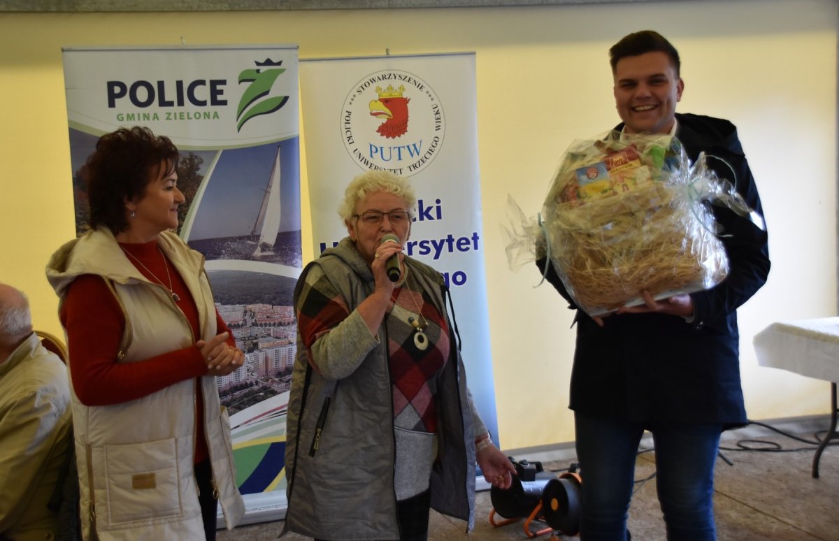 Wicestarosta z upominkiem