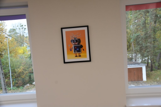 Zdjęcie obrazu, na którym zajduje się robot