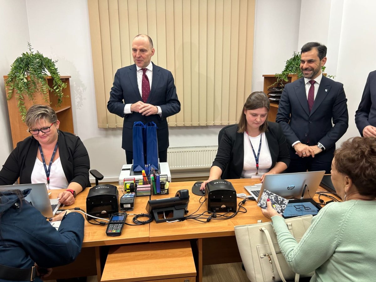 Zdjęcie na otwarciu punktu paszportowego