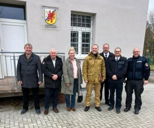 Członek Zarządu Powiatu Polickiego z uczestnikami spotkania w Pasewalkuu