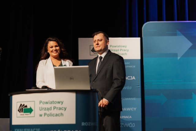 Organizatorzy wydarzenia na scenie