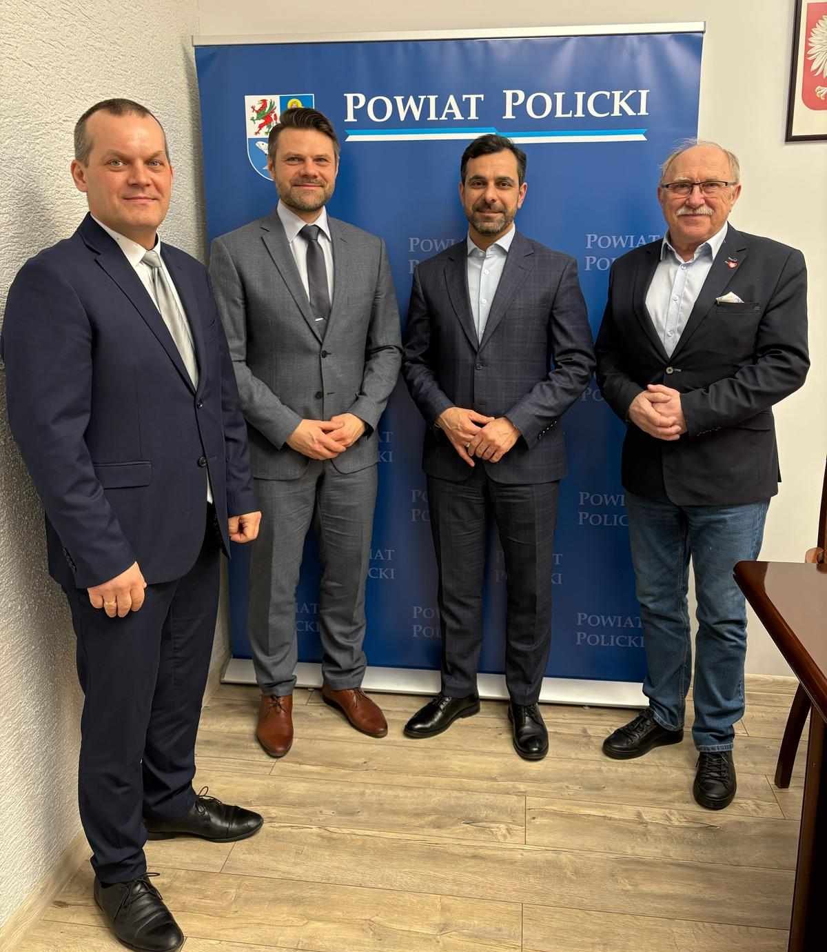 Zdjęcie ze spotkania przedstawicieli Zachodniopomorskiego Uniwersytetu Technologicznego z przedstawicielami Powiatu Polickiego