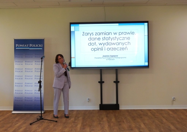 Prezentacja Pani Joanny Agapow Dyrektor Poradni Psychologiczno-Pedagogicznej w Policach