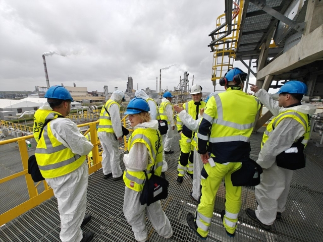 Zwiedzanie terenu Grupy Azoty podczas wizyty studyjnej