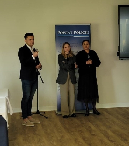 Starosta Policki zaprasza do debaty po prezentacji Pani Agaty Jarymowicz Dyrektor Zespołu Szkół im. Ignacego Łukasiewicza w Policach