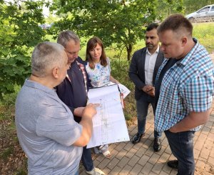 starosta i wykonawca na drodze w Grzepnicy