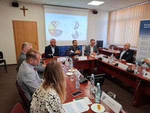 Samorządowcy na sali sesyjnej