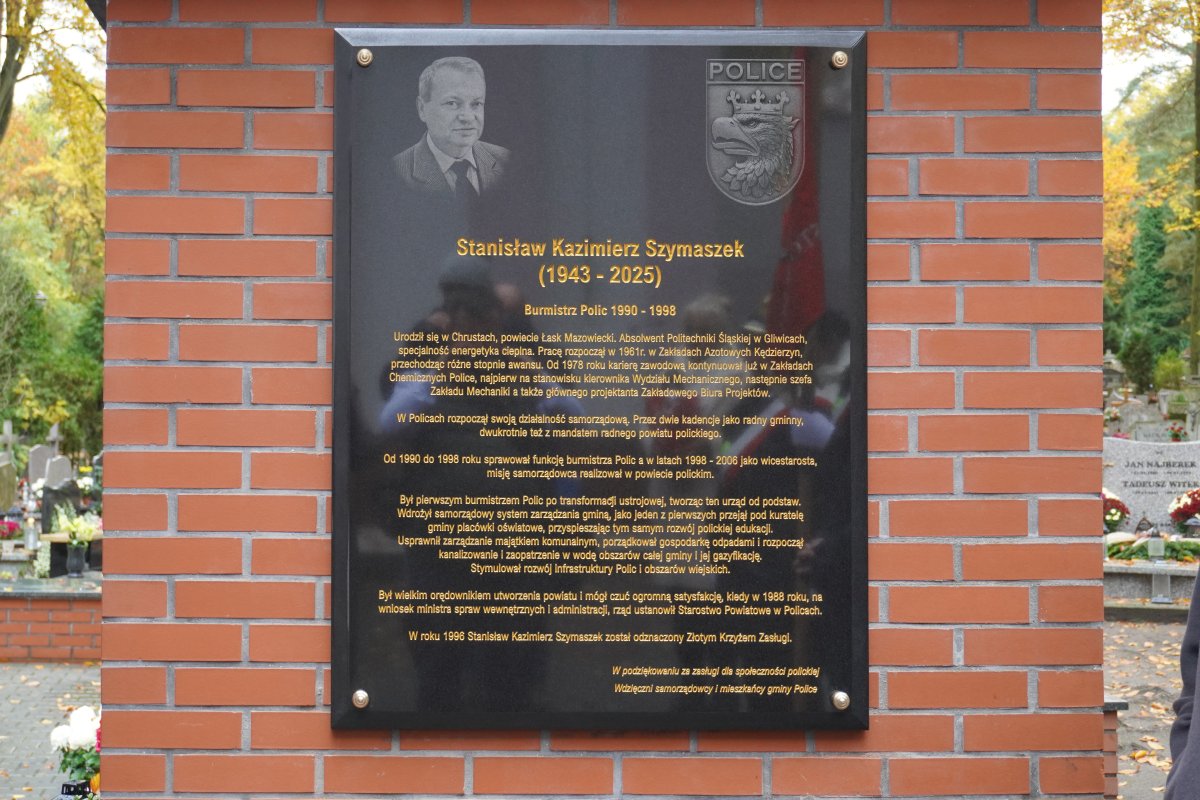 Uroczyste odsłonięcie pamiątkowej płyty ku czci śp. Stanisława Szymaszka